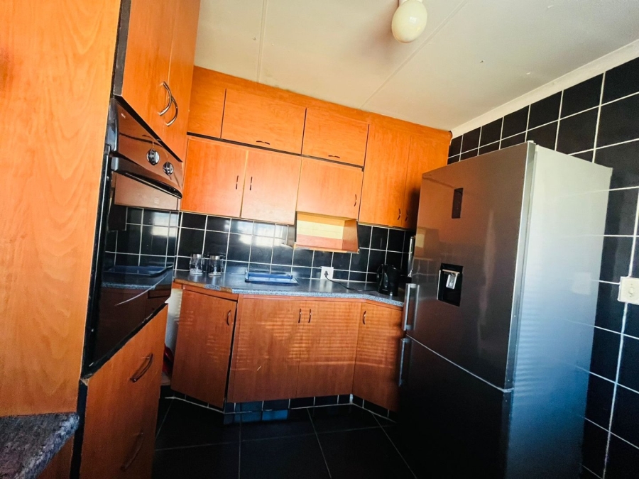 3 Bedroom Property for Sale in Molifi Tau Kloof Free State
